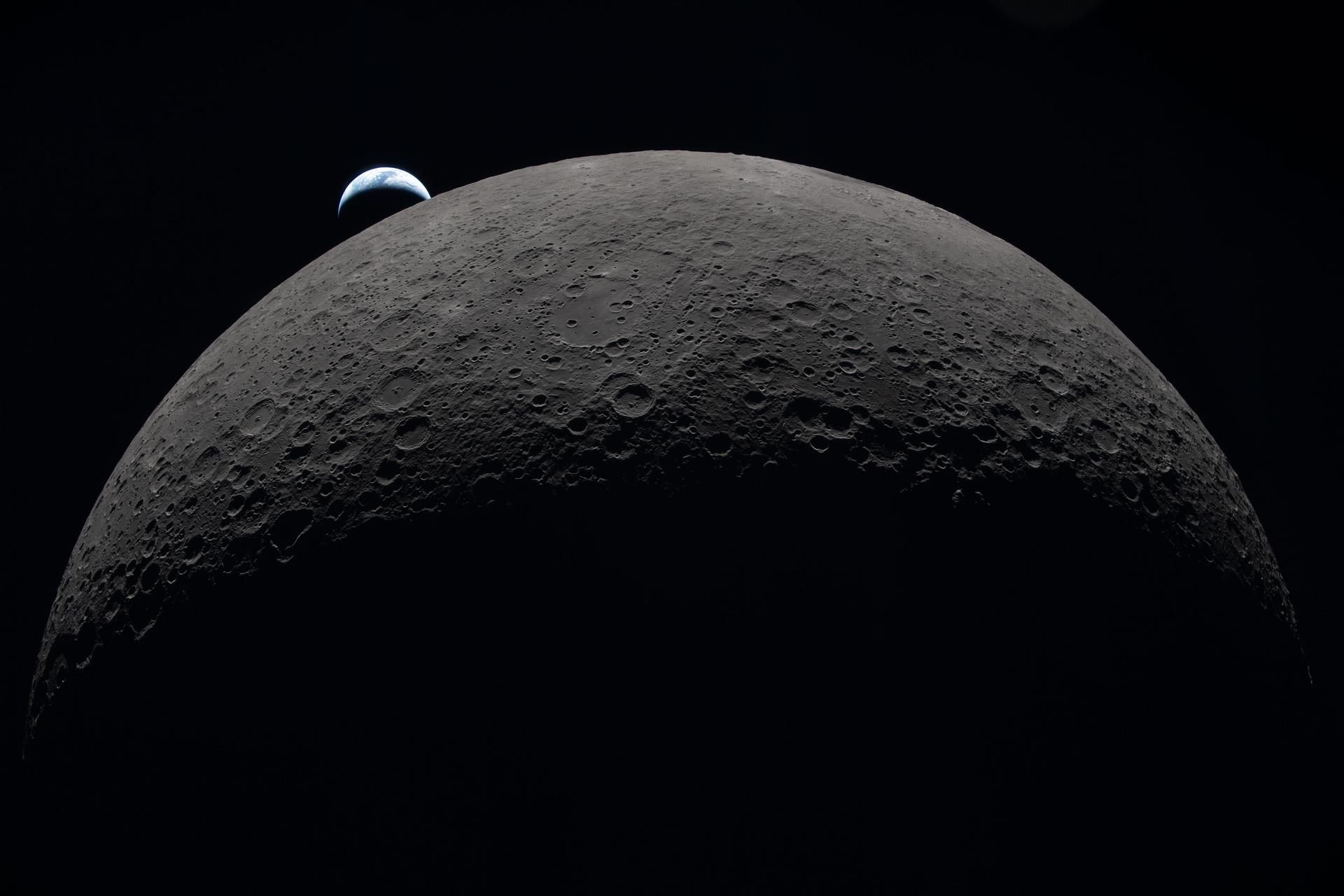 Artemis II Earthset