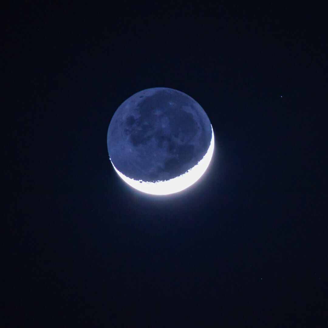 Earthshine or the Da Vinci Glow